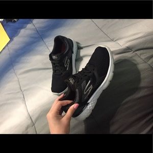 Skechers go run