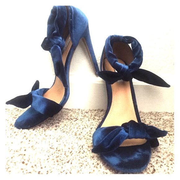cape robbin Shoes - Gorgeous blue velvet heels worn only once
