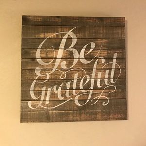 "Be grateful" wall decor