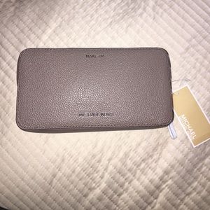 Michael Kors Make-Up Bag