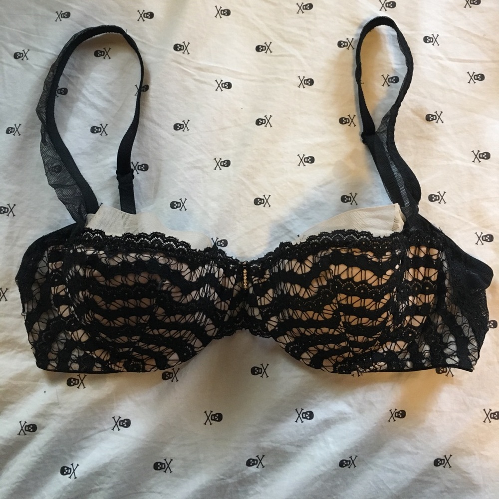 Victoria's Secret Bra WORN ONCE. 32C