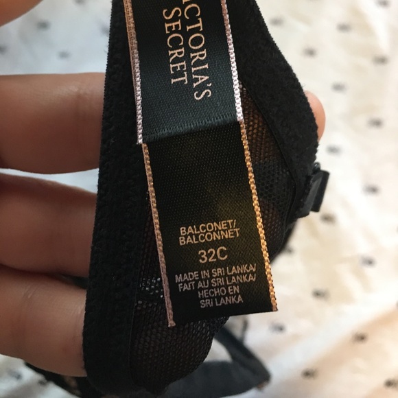 Victoria's Secret Bra WORN ONCE. 32C - Picture 2 of 4
