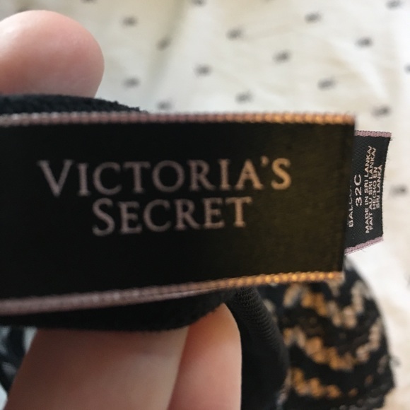 Victoria's Secret Bra WORN ONCE. 32C - Picture 3 of 4