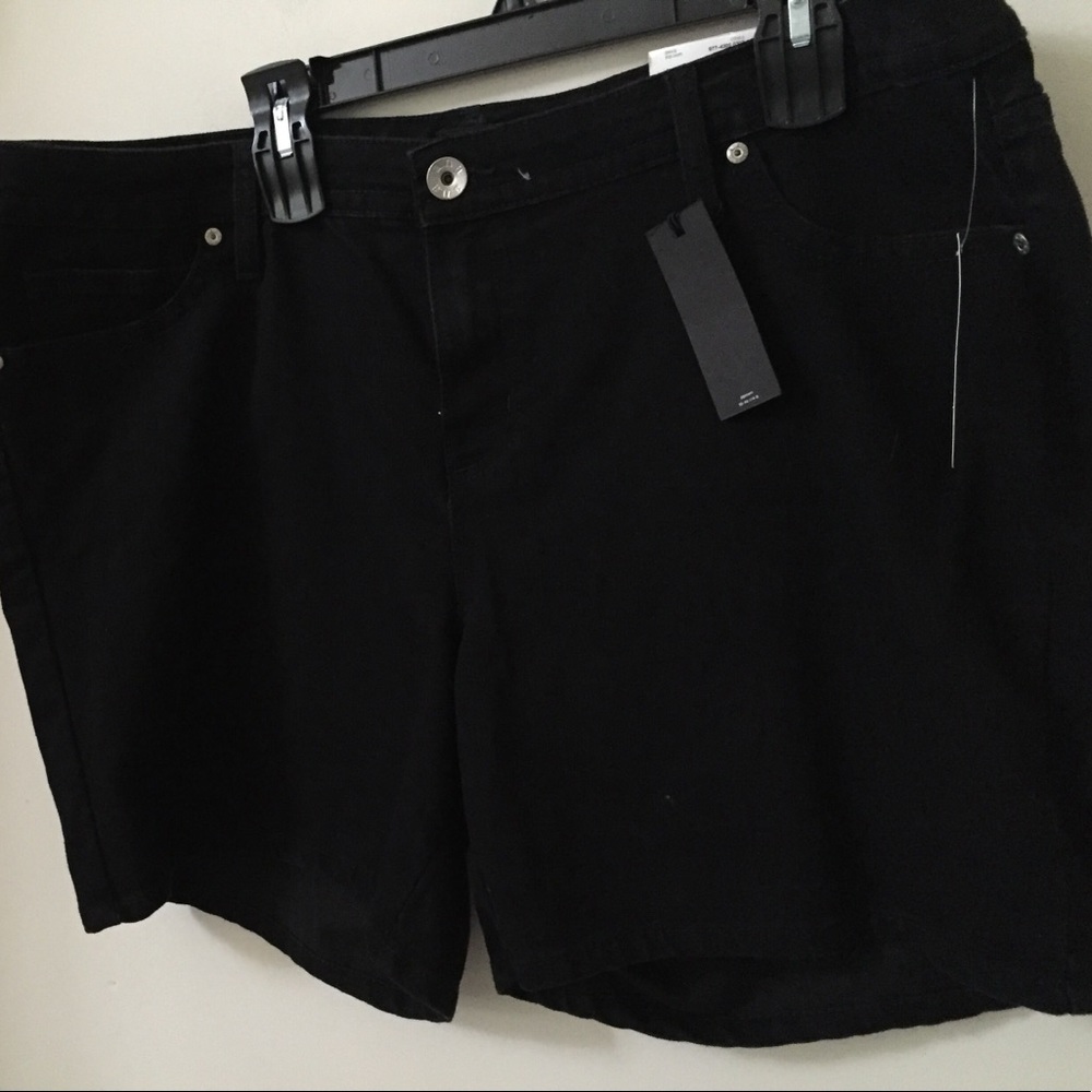 Womens Plus Black Short - Picture 2 of 8