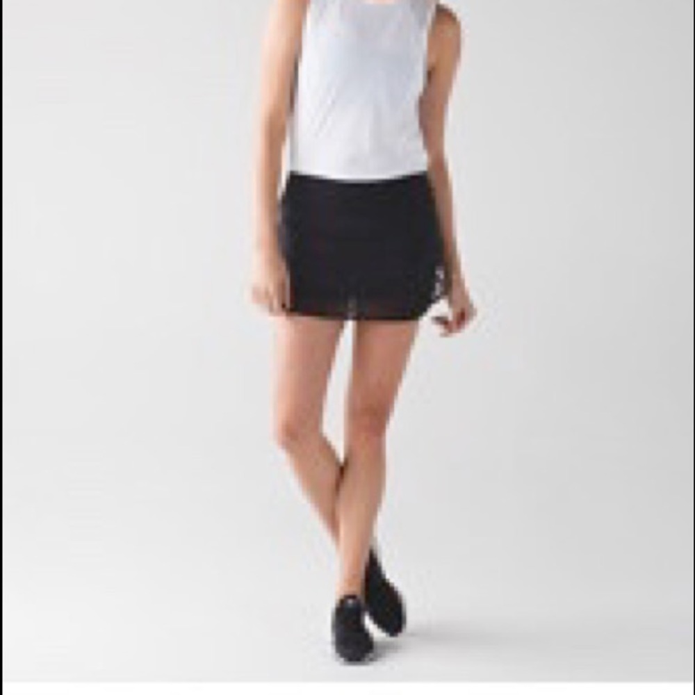 Lululemon Hotty Hot Skirt II - black - size: 6