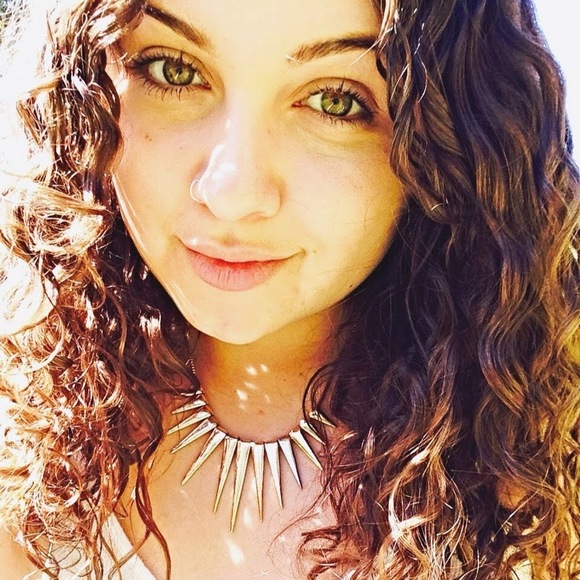 Meet your Posher, Reyna - Picture 1 of 1