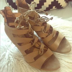 Lace up tahari sandals 8 mid heels tan nude Beige
