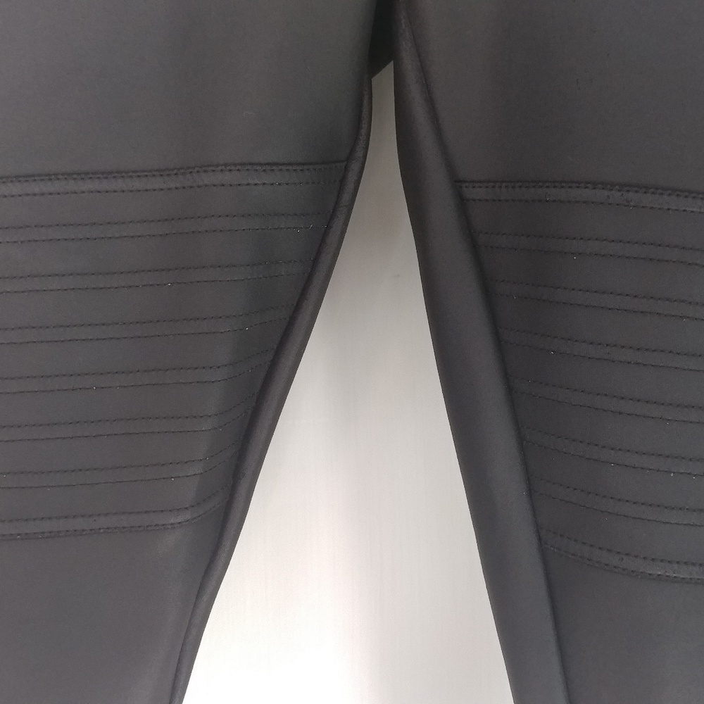 ***sold***Express faux leather leggings