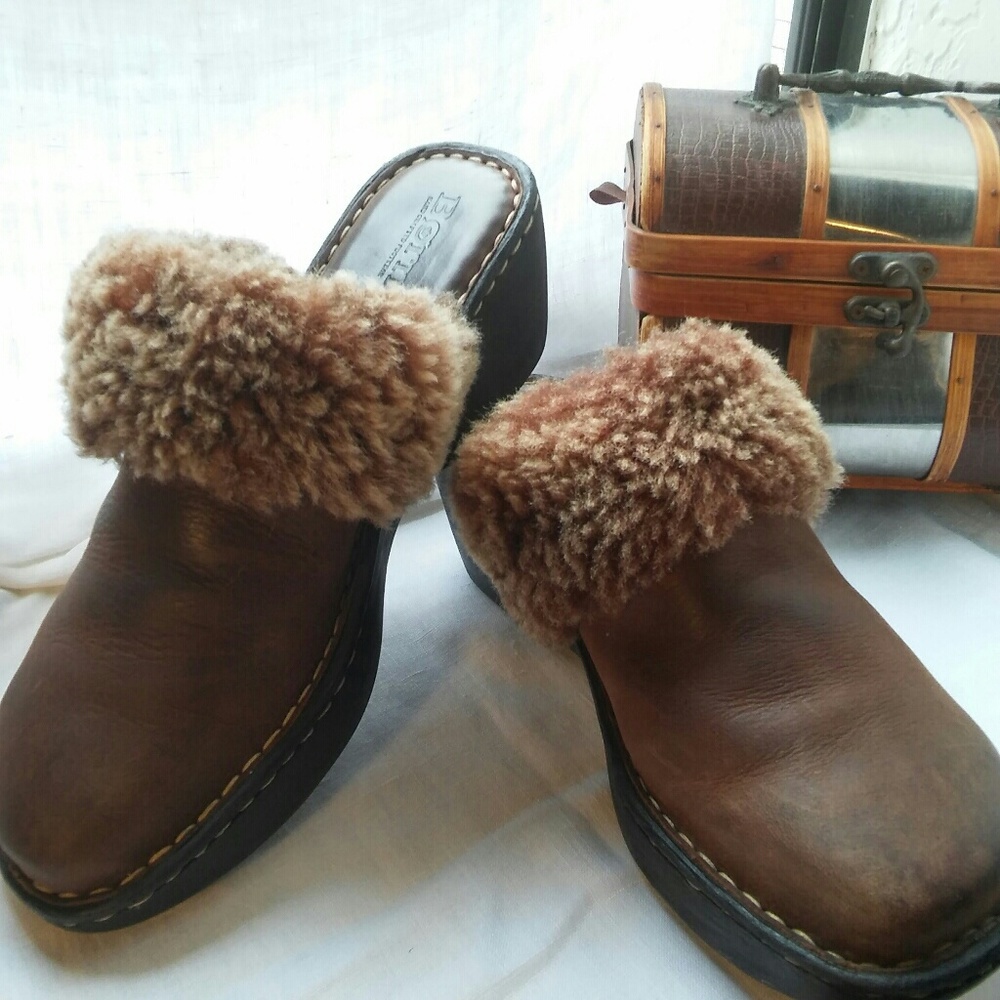Born Leather Clogs ~ 7.5