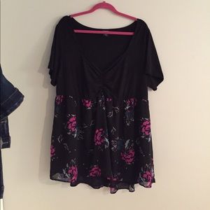 Black, flowery tshirt blouse