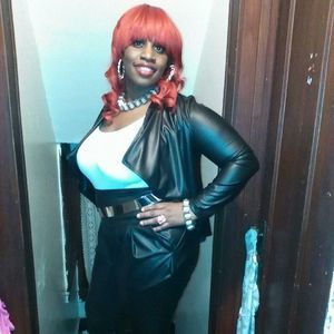 Meet your Posher, Ebony