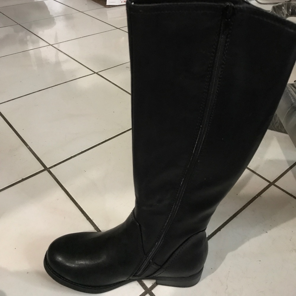 Report Judah boot size 6