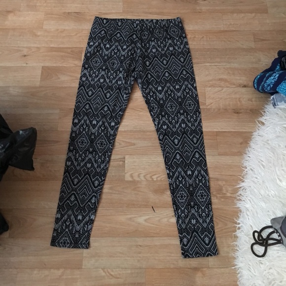 Pants - White and black leggings