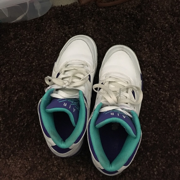 Nike Air Flights - Picture 3 of 4