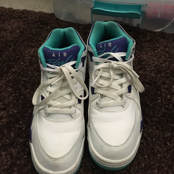 Nike Air Flights - Picture 2 of 4