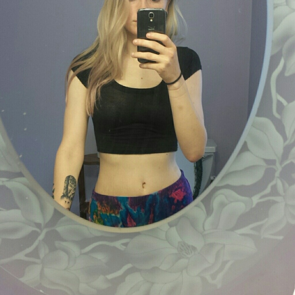 Little black crop top!
