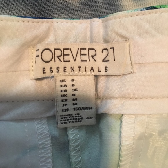 Forever 21 Shorts 🌻 - Picture 3 of 3