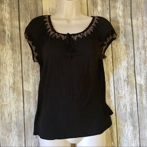 DKNYC Tops - DKNYC Embroidered Stitch Design top