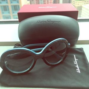 Salvatore Ferragamo colorblock Sunglasses  🕶