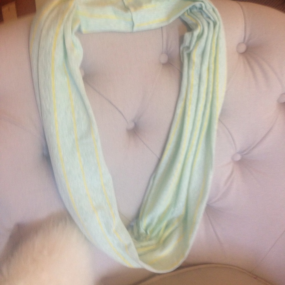 Gap infinity scarf