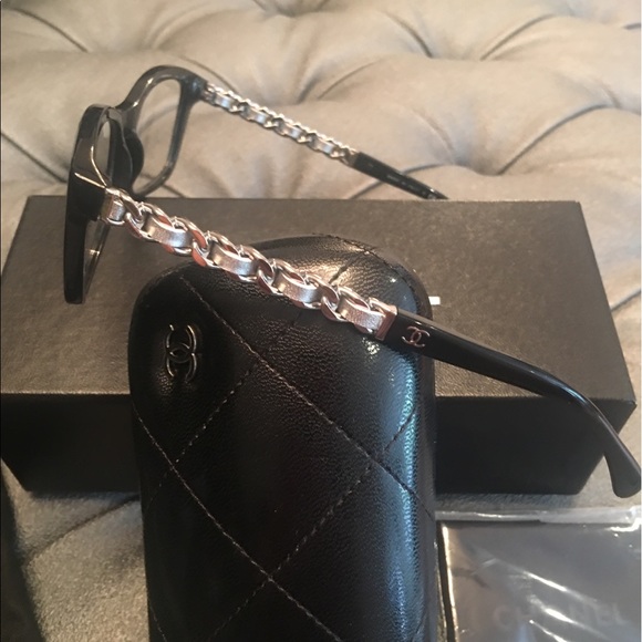 Chanel leather chain eye glasses NWOT 🤓 - Picture 4 of 8