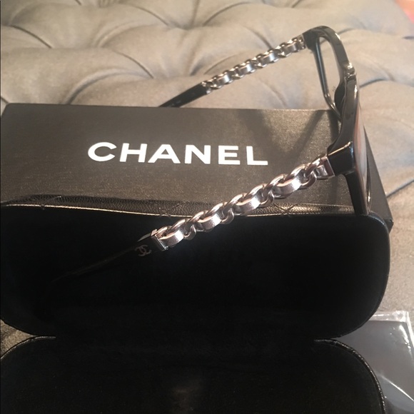 Chanel leather chain eye glasses NWOT 🤓 - Picture 7 of 8
