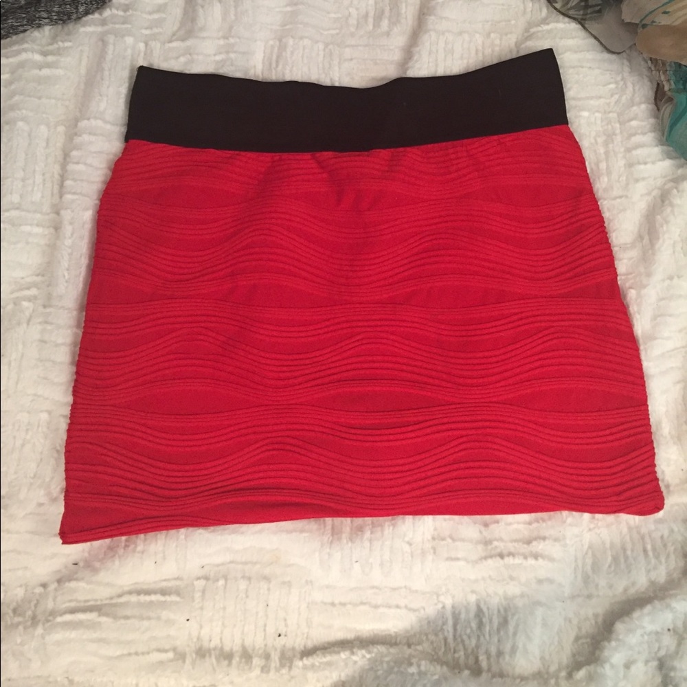 Textured red high waisted tight skirt