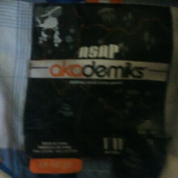 Mens Button down - Picture 2 of 3