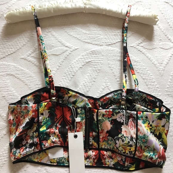 Millau Asian floral crop top. - Picture 4 of 4