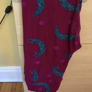 Lularoe great moon 🌙 pattern.