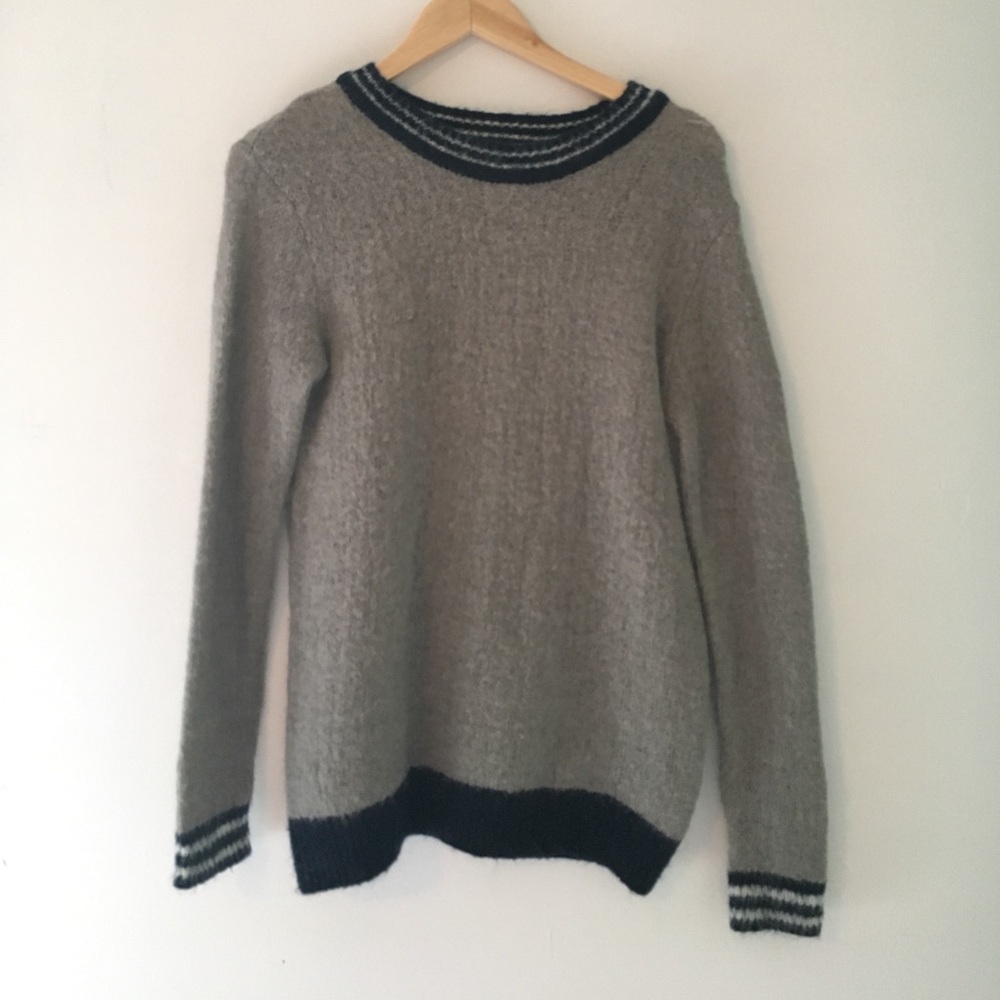 Pullover sweater