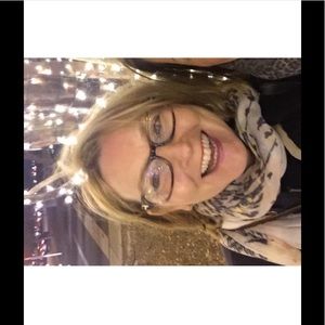 Meet your Posher, Denise