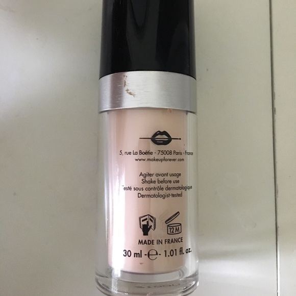 Near hd foundation y205 ultra makeup forever side