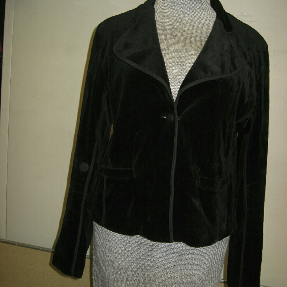 Black like velvet short blazer