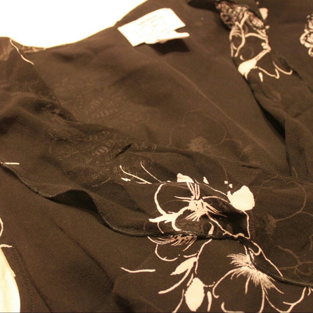 Ann Taylor LOFT Petites Peplum Top (Black/Floral)