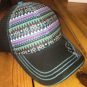 Cute tribal snapback cap! 🖤💙💜