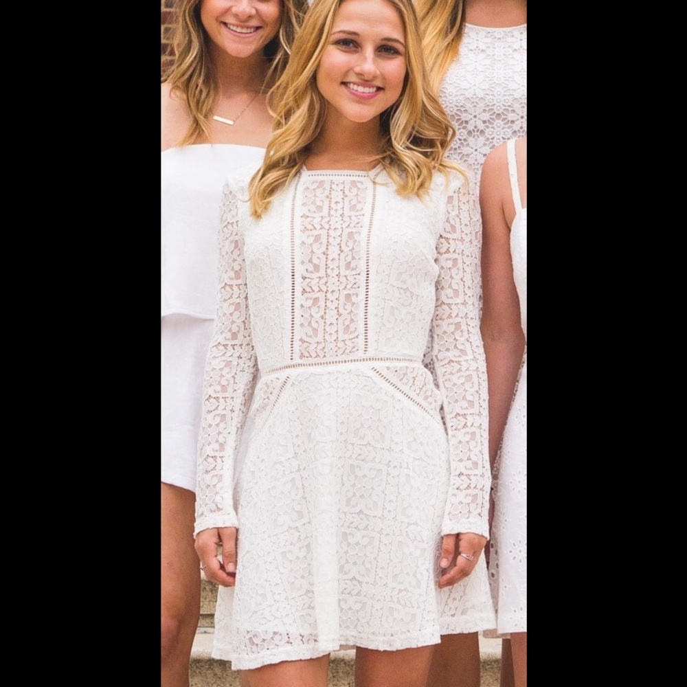 Lace white sundress 🌞