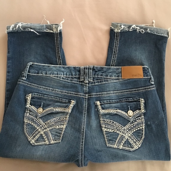 RuE 21 CuRvy jEwElEd Cr0ps - Picture 2 of 12