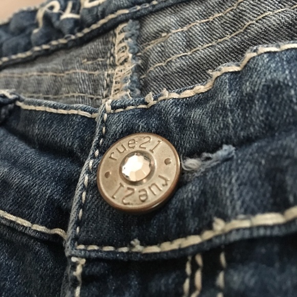 RuE 21 CuRvy jEwElEd Cr0ps - Picture 6 of 12