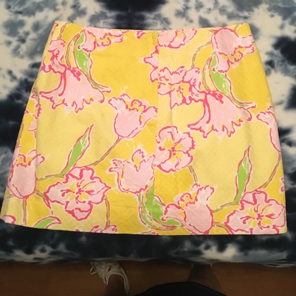 Lilly Pulitzer skirt 🌸🌷 - Picture 2 of 3