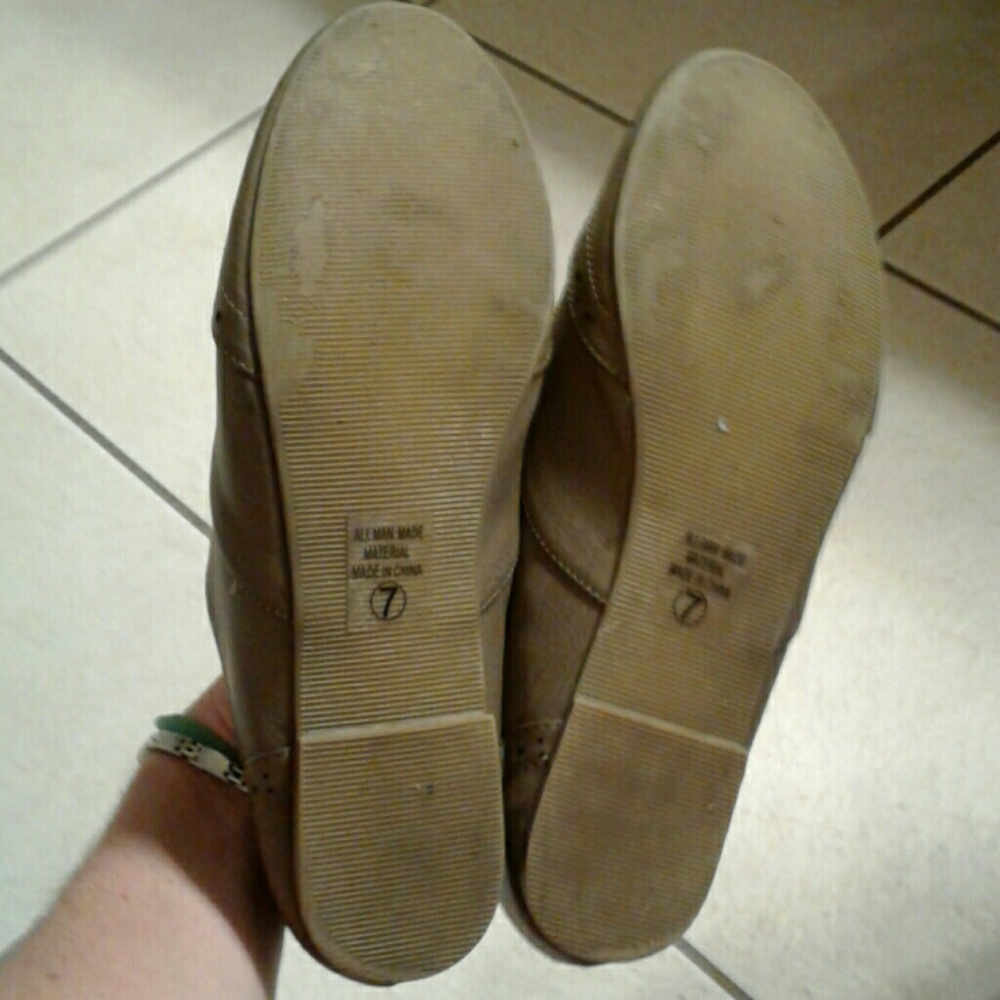 Shoes - Picture 2 of 3