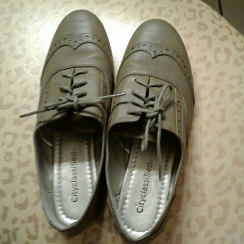 Shoes - Picture 3 of 3