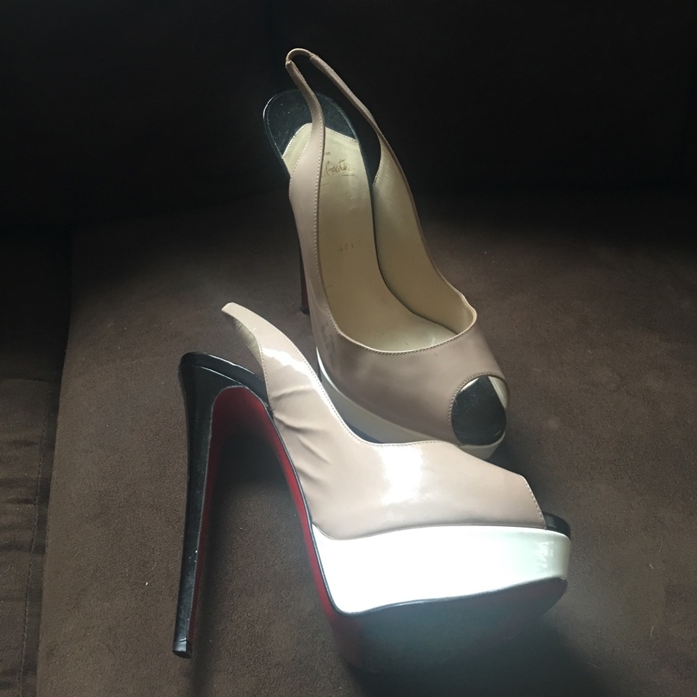 ***AUTHENTIC*** Christian Louboutin 8.5