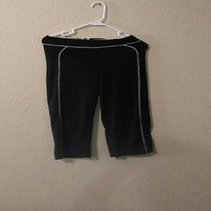 Balck cropped yoga pants