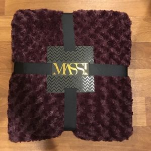 Massi Throw