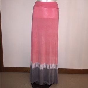 AKIRA Dip-Dye Convertible Maxi Skirt - size Small