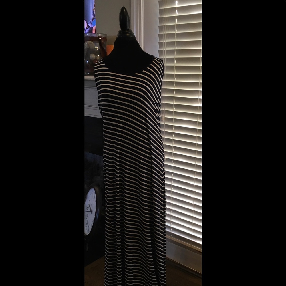 Relaxx Navy & White Stripe Maxi Dress 👗