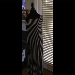 Relaxx Navy & White Stripe Maxi Dress 👗