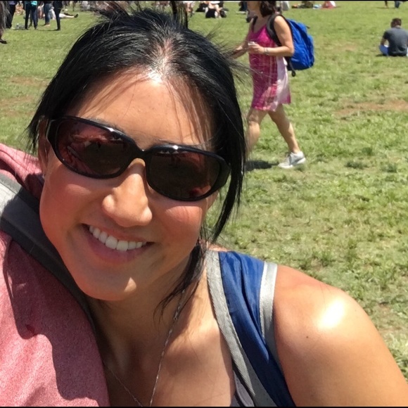 Meet your Posher, Mercedes - Picture 1 of 1