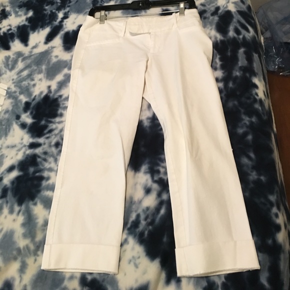 White Lilly Pulitzer Capris - Picture 1 of 3